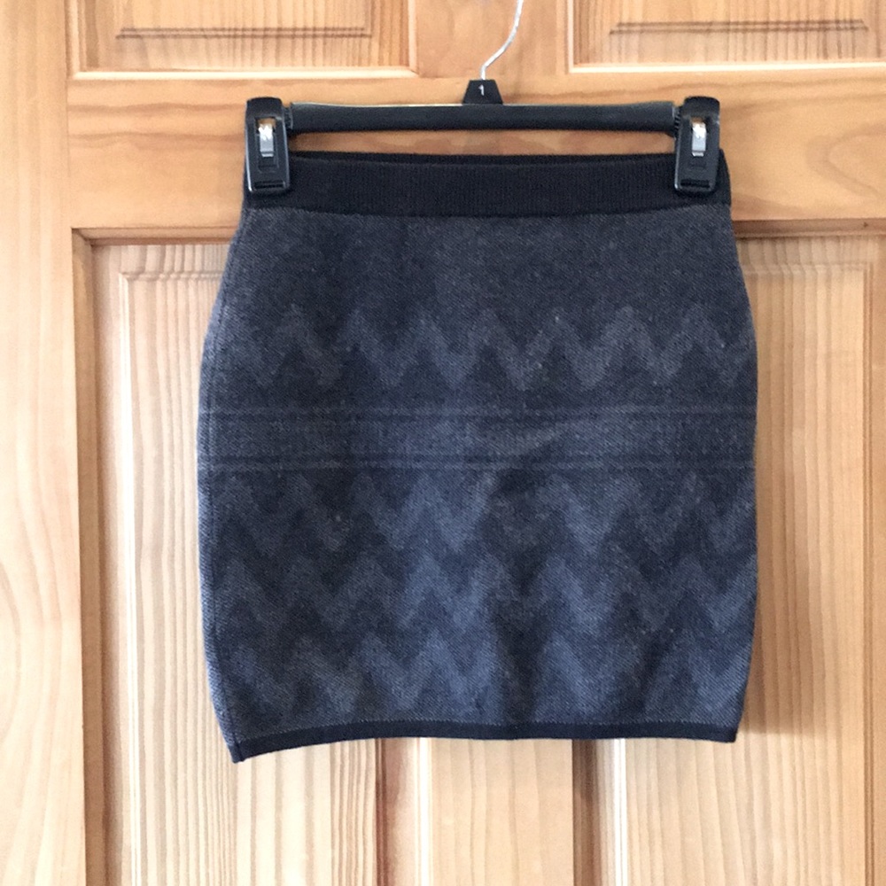 Juniors grey skirt